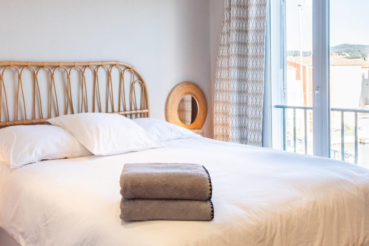 Bright Nest With Balcony And View On The Port Grimaud