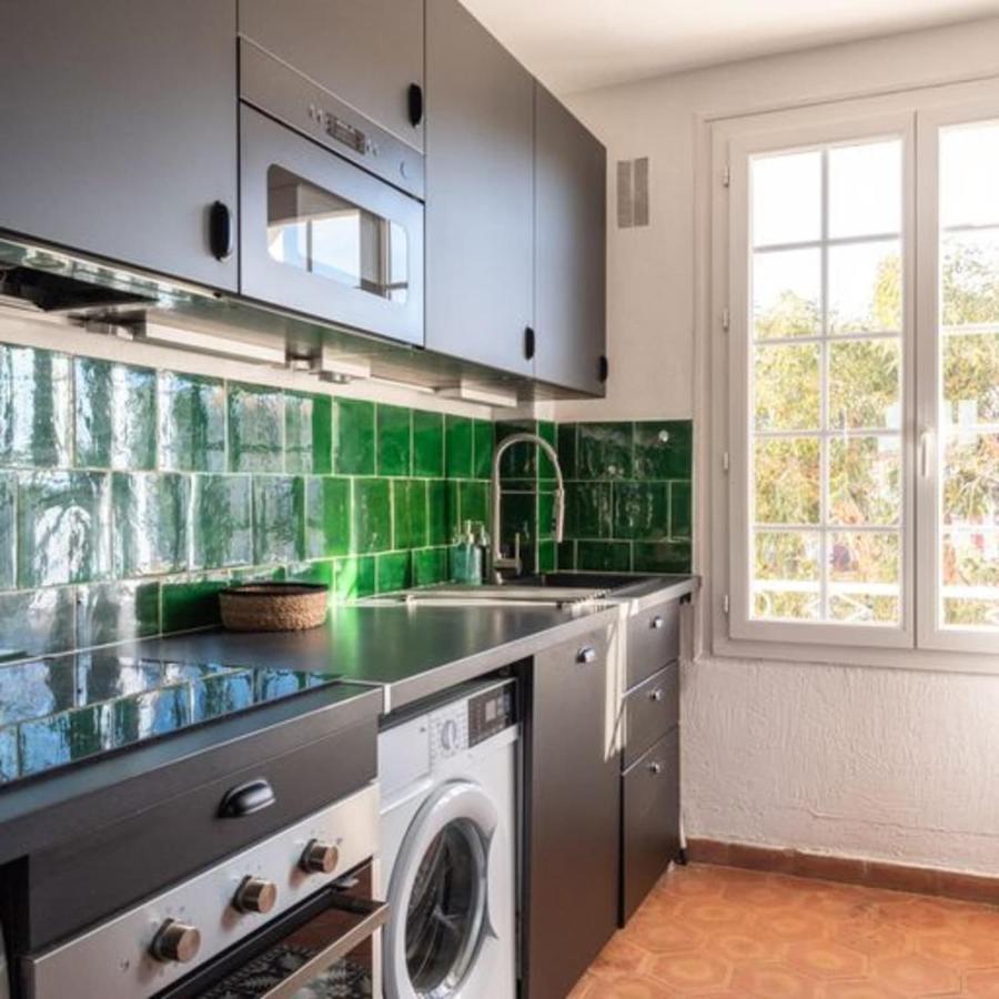 Bright Nest With Balcony And View On The Port Appartement