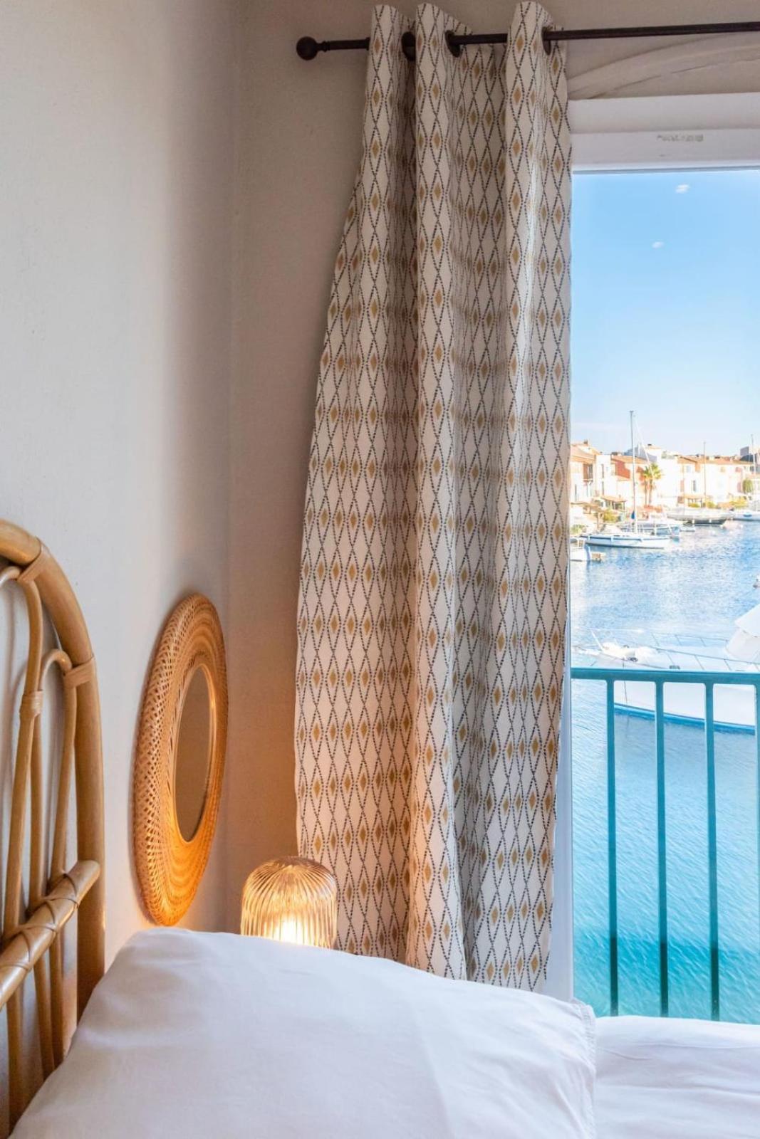Apartment Bright Nest With Balcony And View On The Port